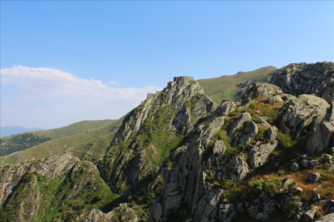 Un fort éternel sur les montagnes de l'Azerbaïdjan