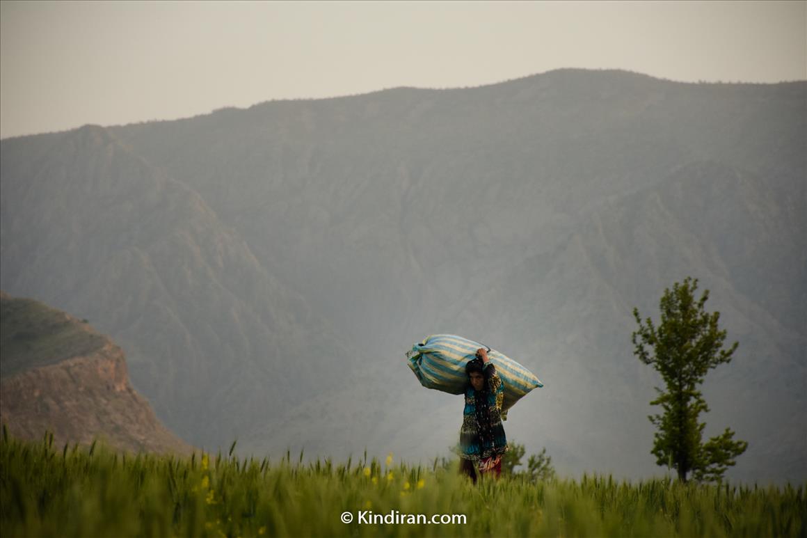 索拉雅村游牧妇人