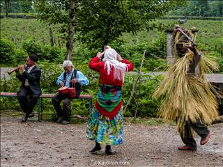 نمایش باستانی دیو و زن دهقان!