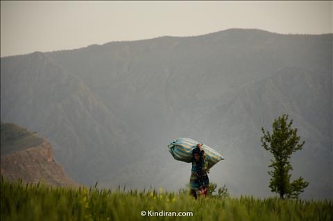 索拉雅村游牧妇人